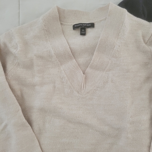 Banana Republic V-Neck Sweaters  Beige and Black - Picture 2 of 10